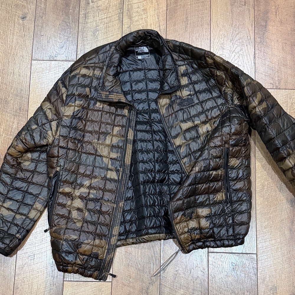 The North Face Men's Black and Brown Puffer Jacket